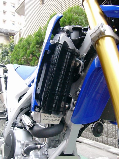 WR250R/X ラジエターガード